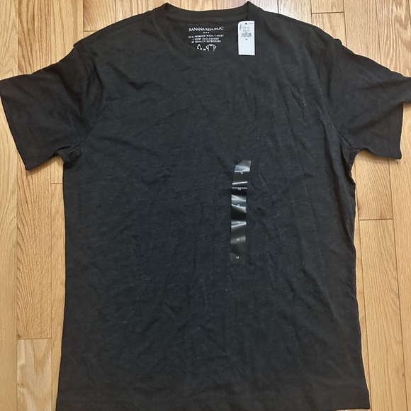 A great deal!!! 3 BNWT men’s short sleeve banana republic shirts. Plz see pics. - Picture 3 of 3